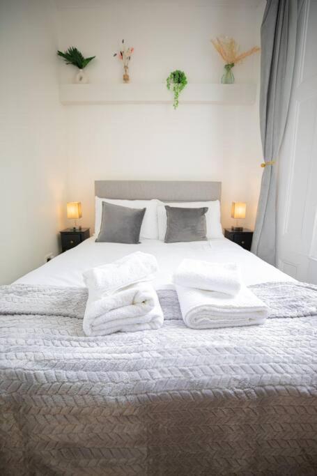 Perfect Location 4Bed 2 Bath Spacious Apartment London Exterior foto